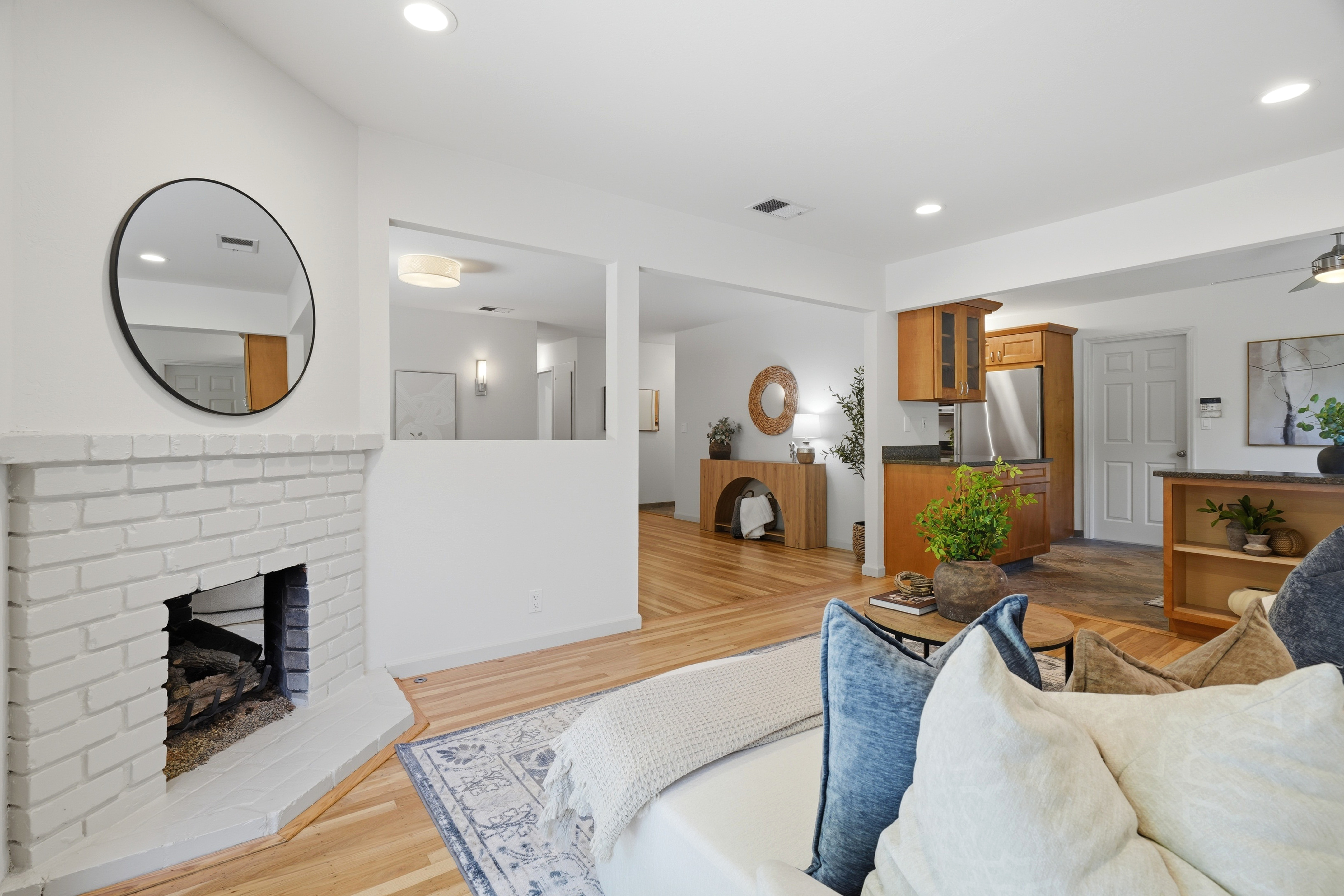  Private, Stylishly Updated Home in Prime Cambrian Location - 物件實景