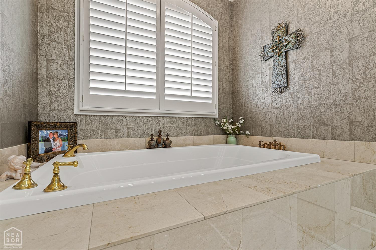 Jonesboro, Arkansas, 72404, United States, 4 Bedrooms Bedrooms, ,5 BathroomsBathrooms,Residential,For Sale,1983178