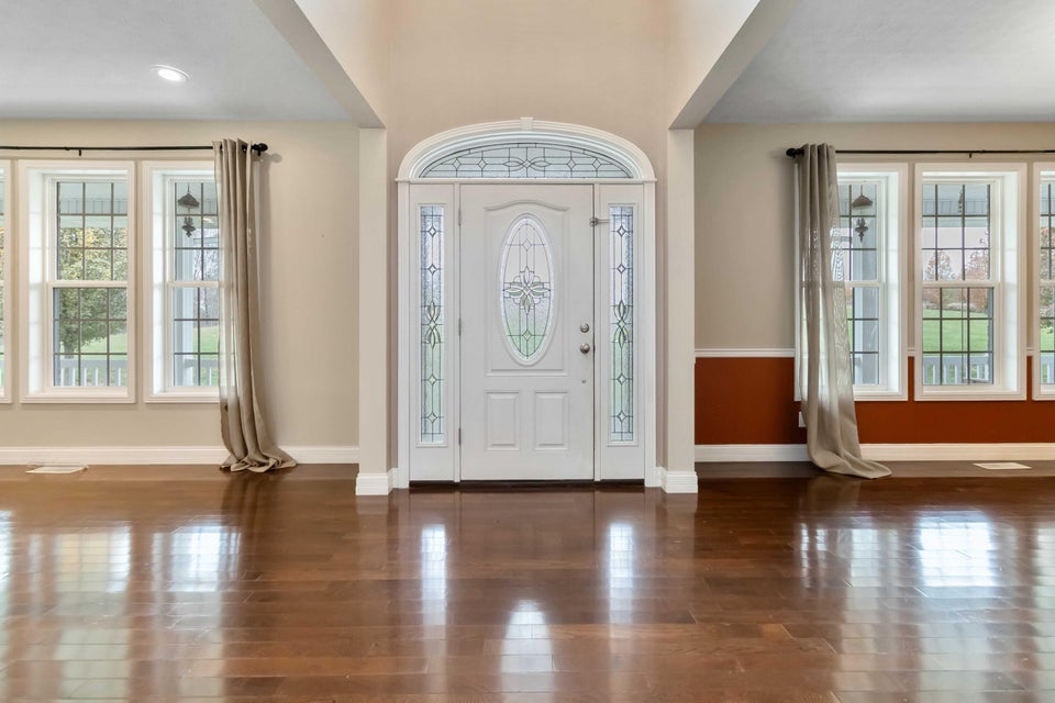 Dunnville, Kentucky, 42528, United States, 6 Bedrooms Bedrooms, ,5 BathroomsBathrooms,Residential,For Sale,1998018