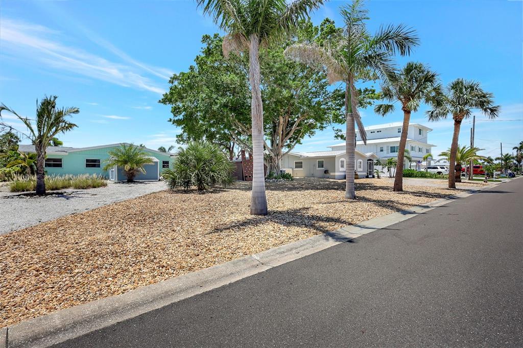 Bradenton, Florida, 34210, United States, 3 Bedrooms Bedrooms, ,3 BathroomsBathrooms,Residential,For Sale,1895487