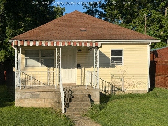 17th St, Dunbar, WV 25064