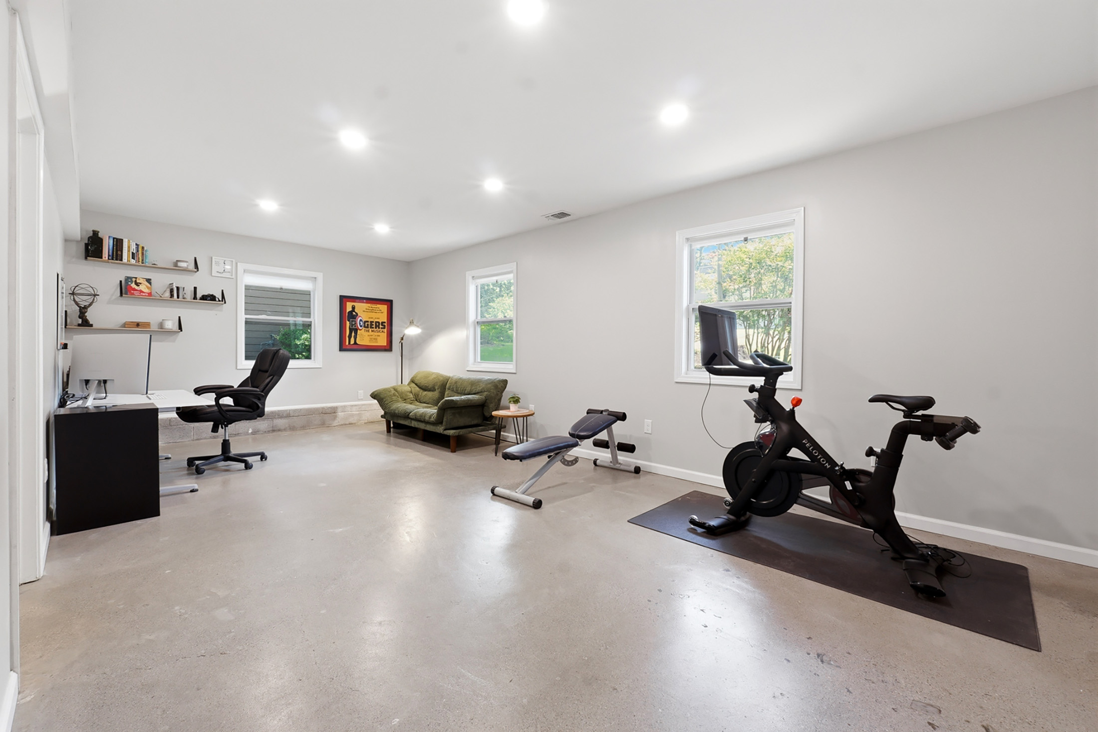  Lassiter HS Contemporary – Architectural Character Meets Thoughtful Renovation - 物件實景