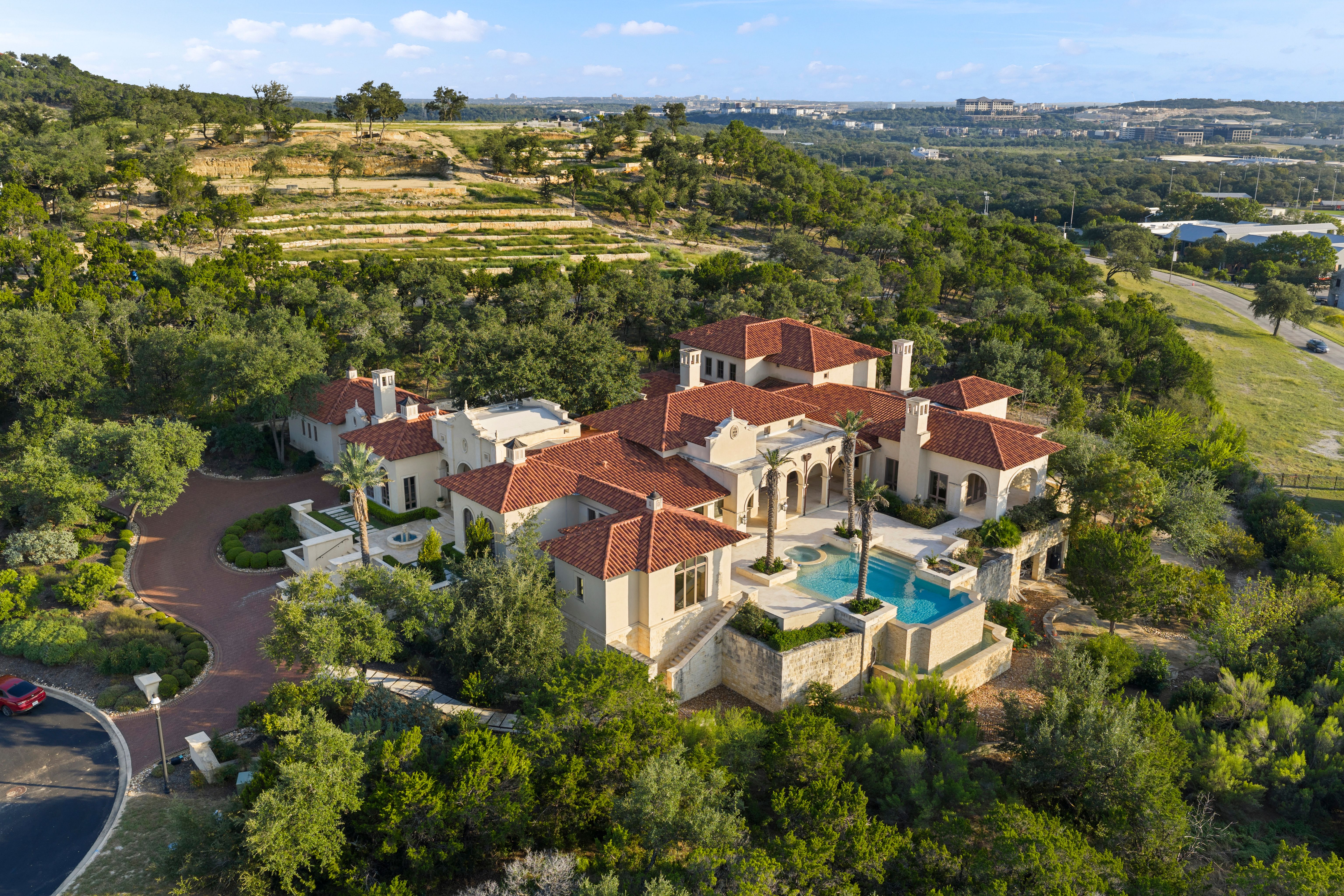  Mediterranean Style Estate in The Dominion - 物件實景