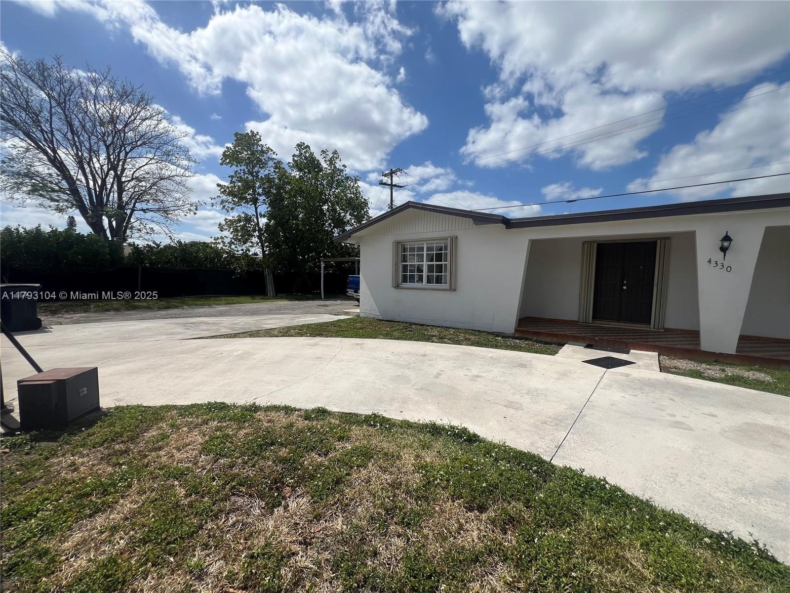 Miami, Florida, 33165, United States, 4 Bedrooms Bedrooms, ,2 BathroomsBathrooms,Residential,For Sale,1936864