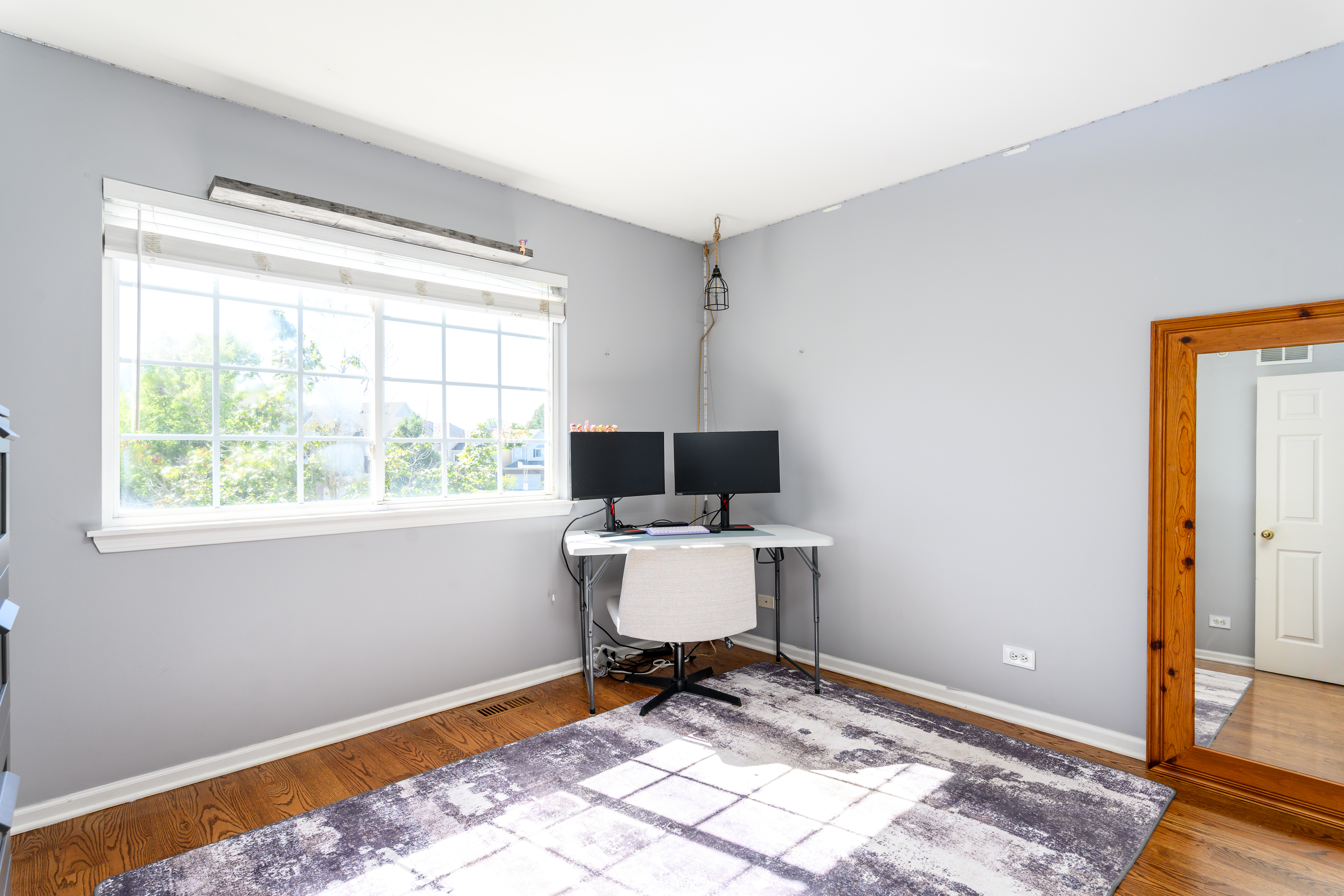  Bright and Spacious Corner Home with Fully Finished Basement - 物件實景