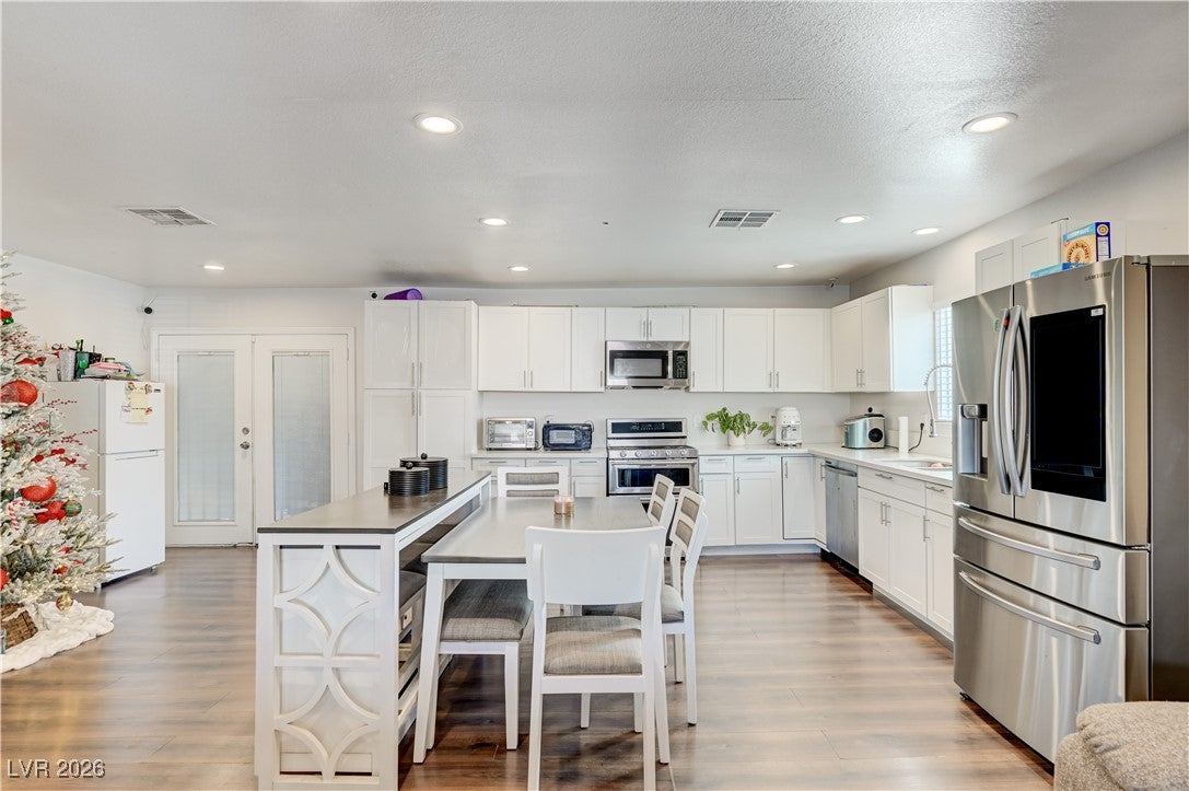 Las Vegas, Nevada, 89122, United States, 5 Bedrooms Bedrooms, ,4 BathroomsBathrooms,Residential,For Sale,2008777