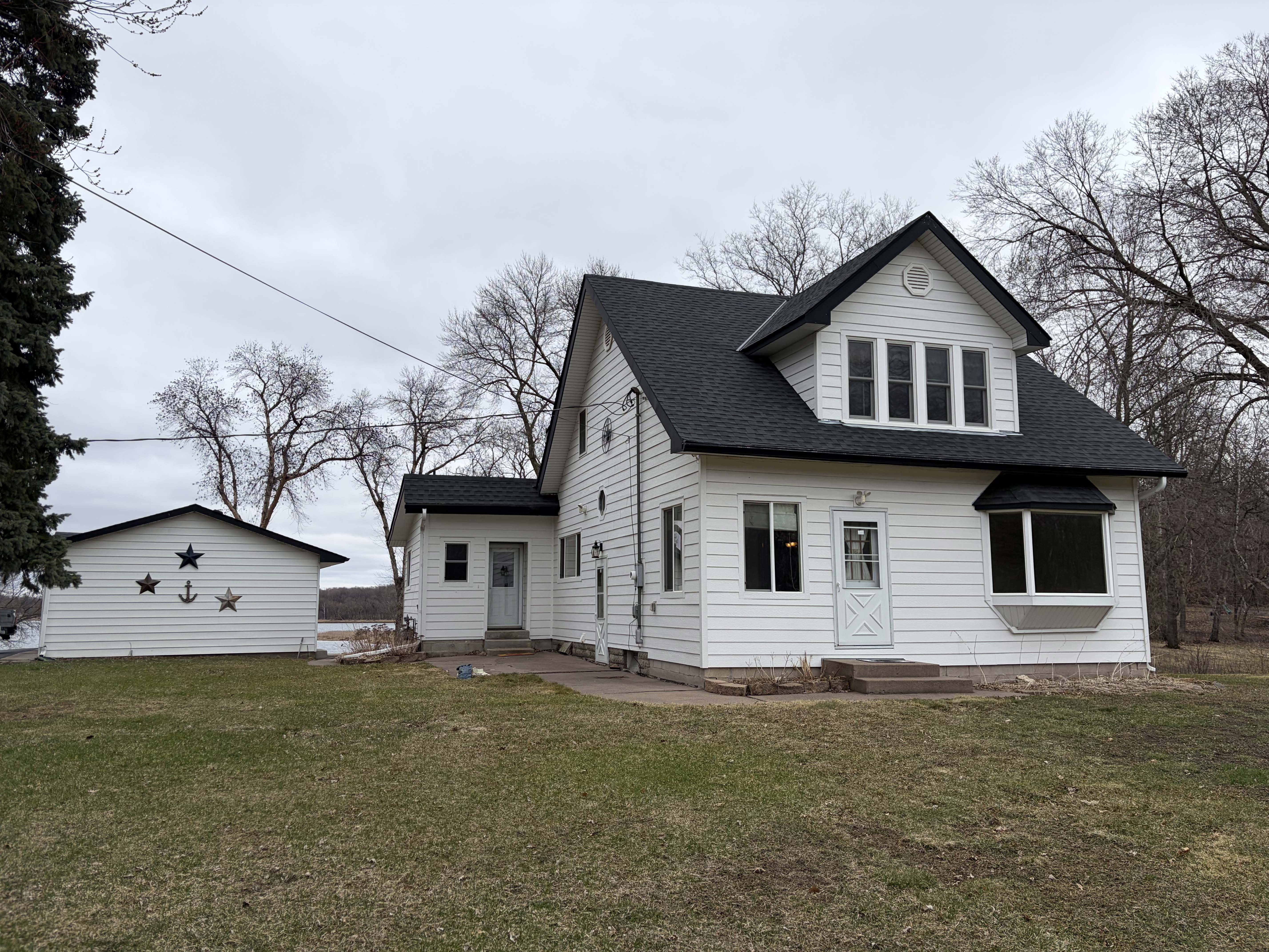  Serene Lake Home with Expansive Acreage - 物件實景