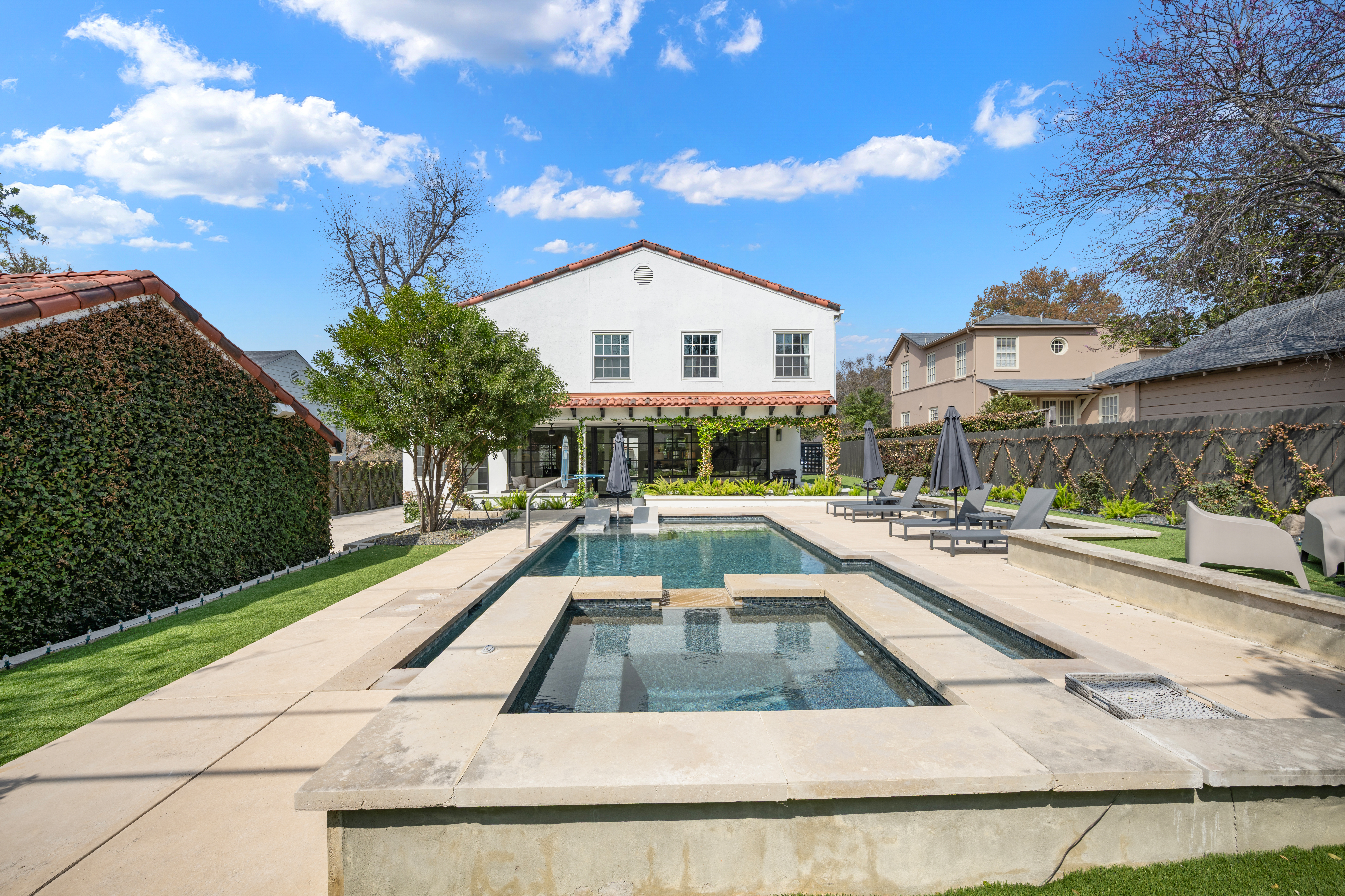  Designer Renovation + Pool Retreat in Terrell Hills - 物件實景