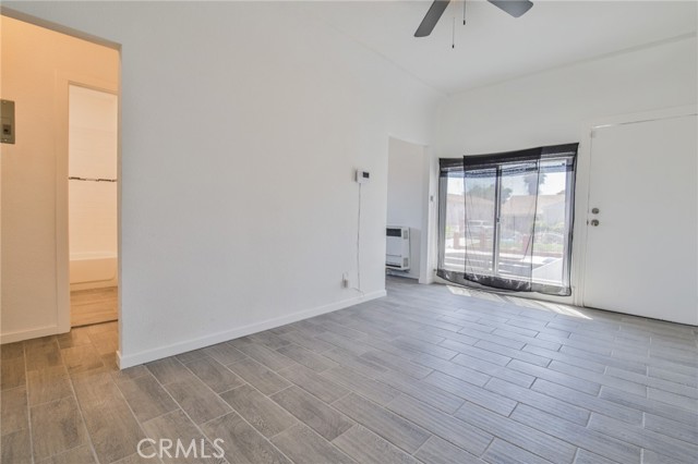 Los Angeles, California, 90001, United States, 4 Bedrooms Bedrooms, ,Residential,For Sale,1928071