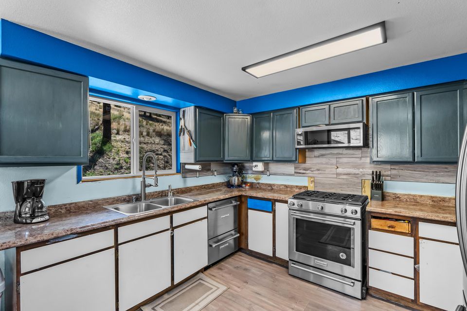 Prineville, Oregon, 97754, United States, 3 Bedrooms Bedrooms, ,3 BathroomsBathrooms,Residential,For Sale,1850319