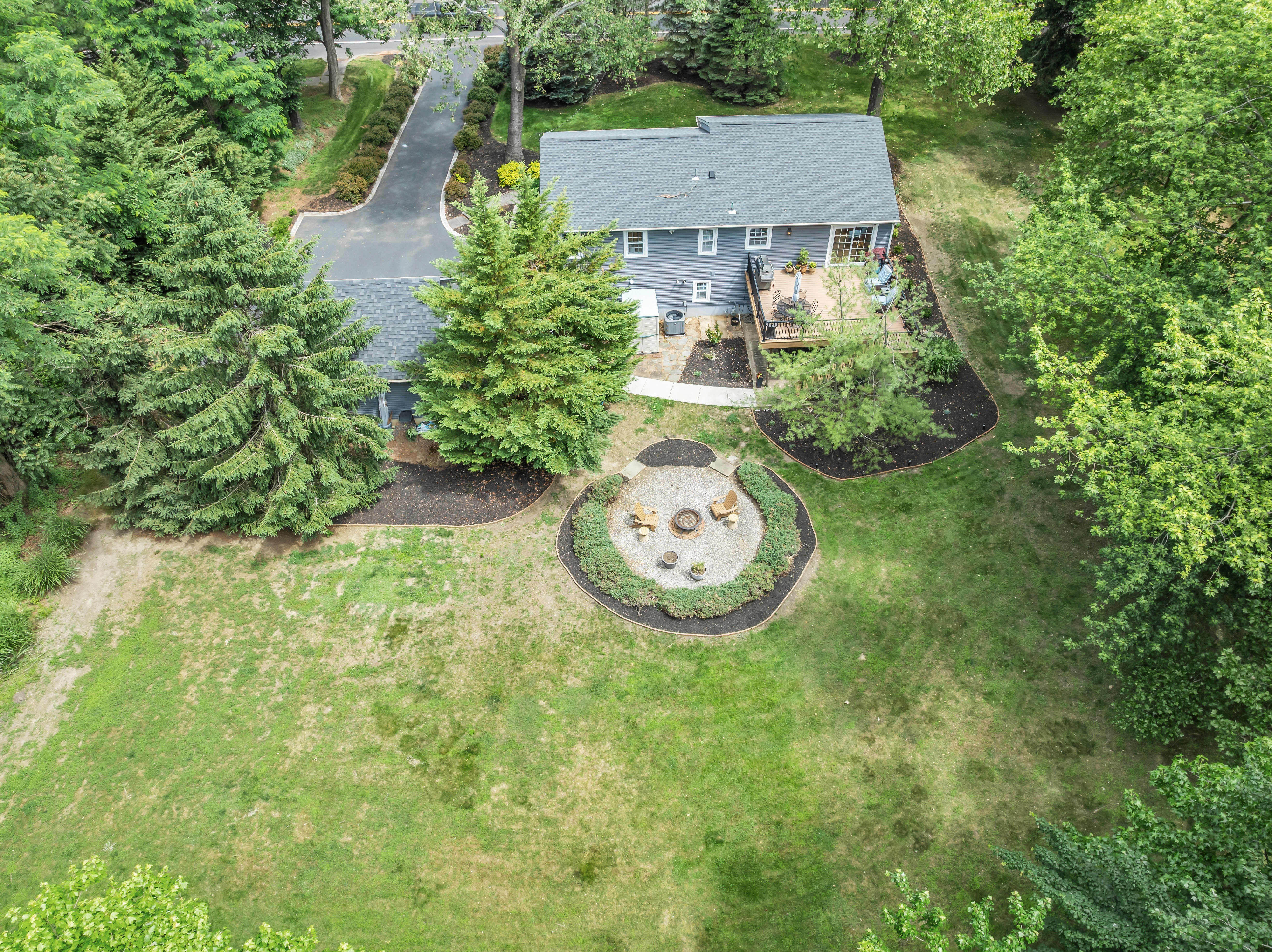  Beautiful Updated Bi-Level Home - 840 Nutswamp Road, Red Bank - 物件實景