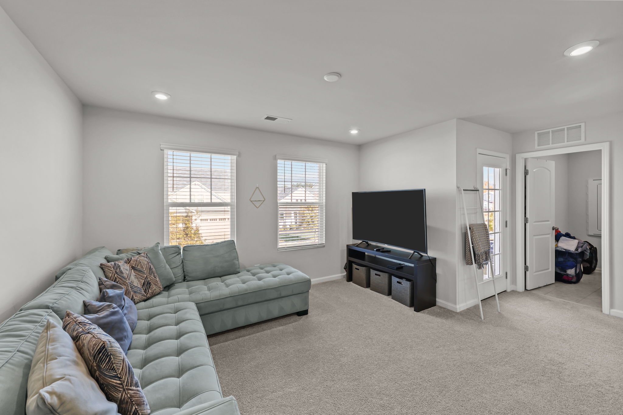 Charlotte, North Carolina, 28269, United States, 5 Bedrooms Bedrooms, ,3 BathroomsBathrooms,Residential,For Sale,1993856