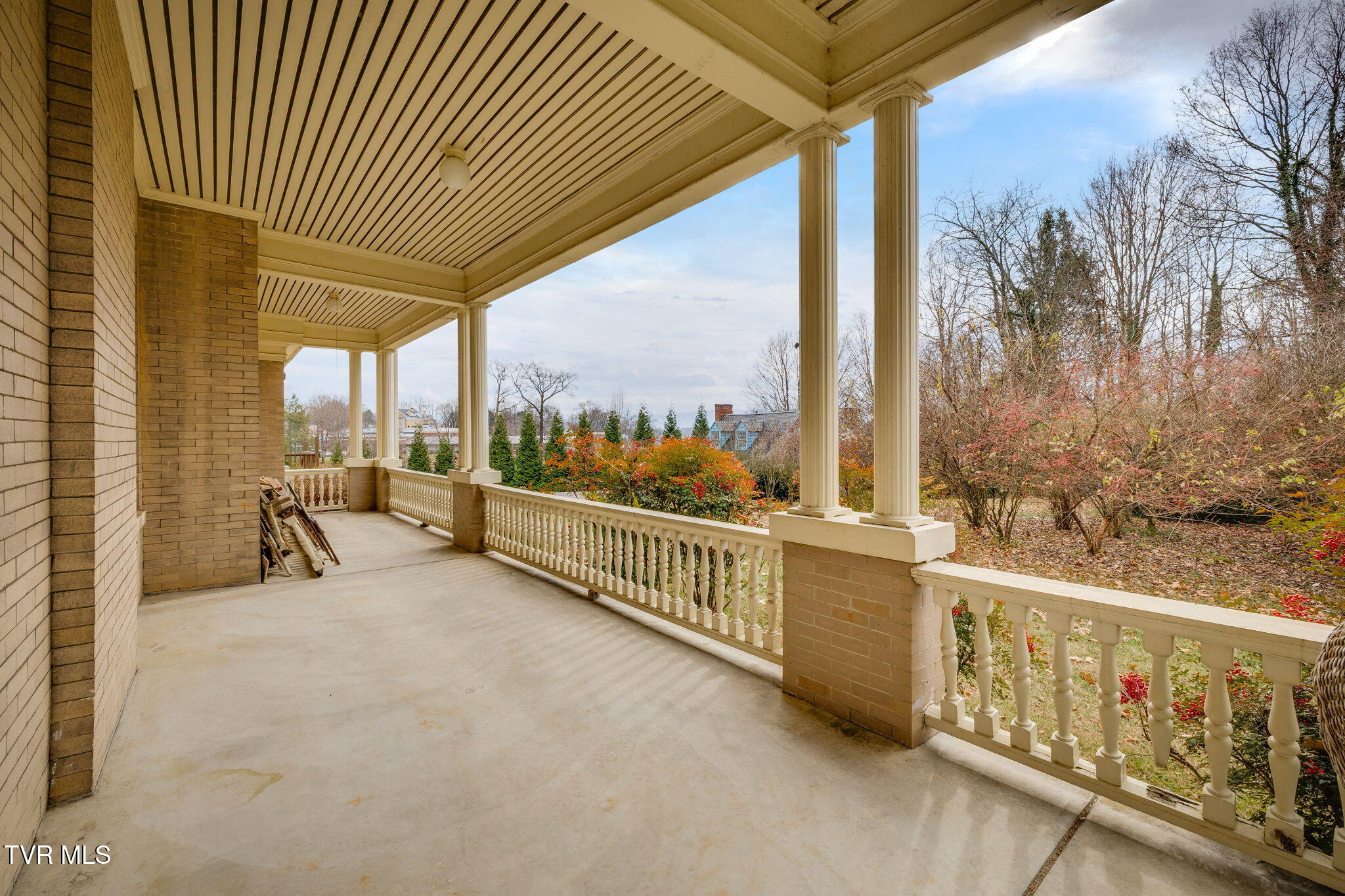 Bristol, Tennessee, 37620, United States, 4 Bedrooms Bedrooms, ,5 BathroomsBathrooms,Residential,For Sale,2005262