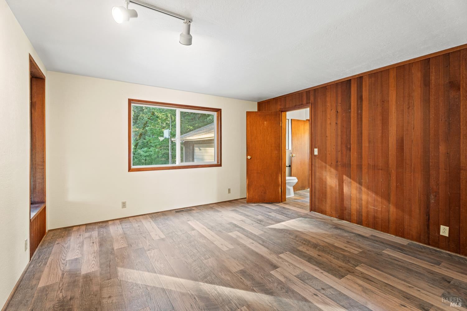 Philo, California, 95466, United States, 3 Bedrooms Bedrooms, ,3 BathroomsBathrooms,Residential,For Sale,1987364