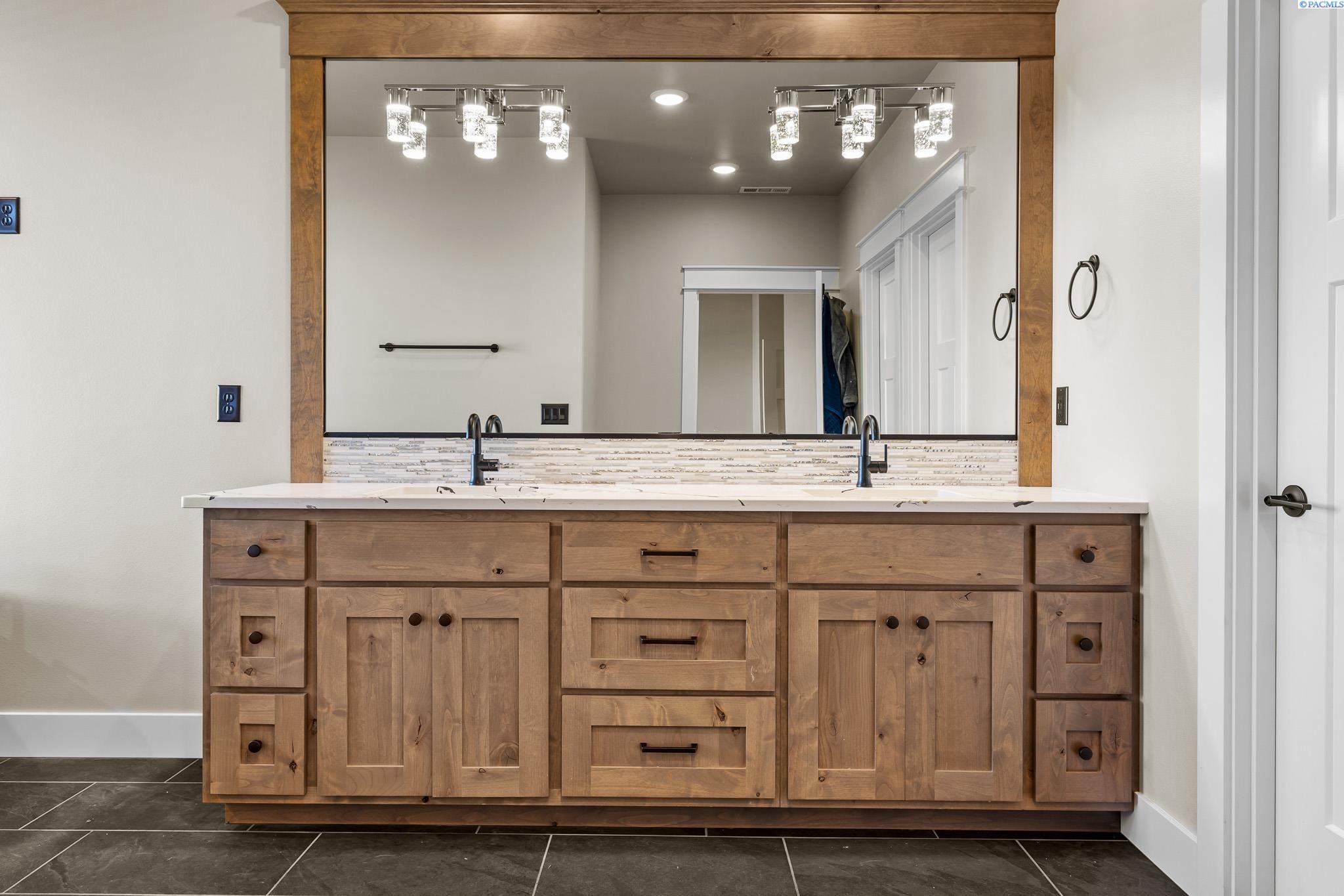 Pasco, Washington, 99301, United States, 5 Bedrooms Bedrooms, ,3 BathroomsBathrooms,Residential,For Sale,1975155