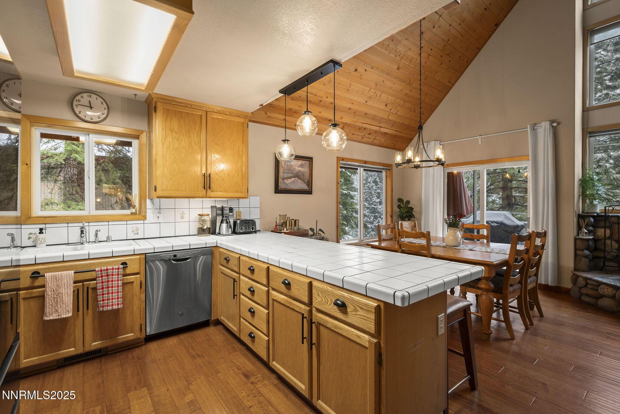 Tahoe Vista, California, 96143, United States, 3 Bedrooms Bedrooms, ,2 BathroomsBathrooms,Residential,For Sale,1998136