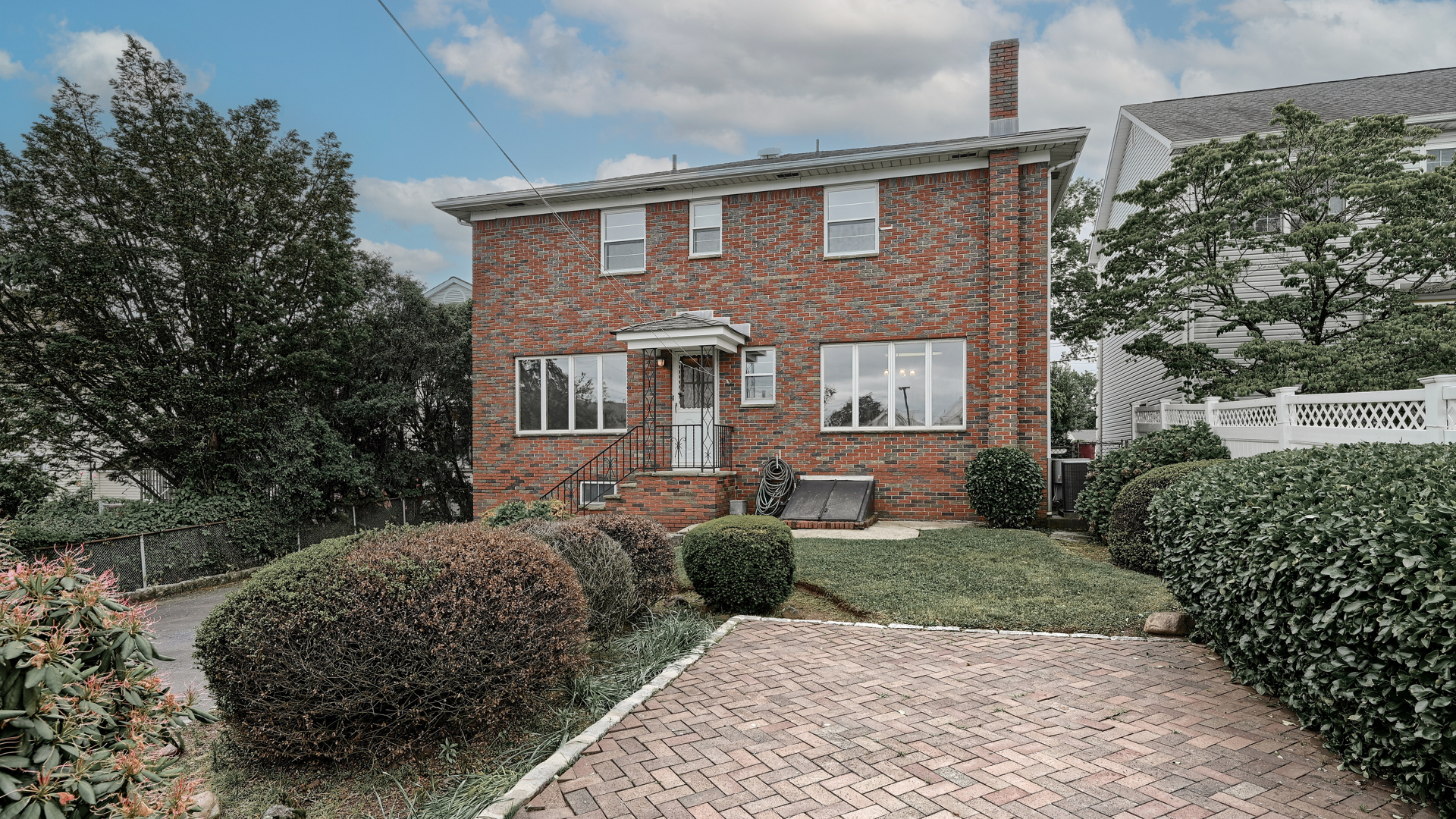 Nutley, New Jersey, 07110, United States, 4 Bedrooms Bedrooms, ,3 BathroomsBathrooms,Residential,For Sale,1974859