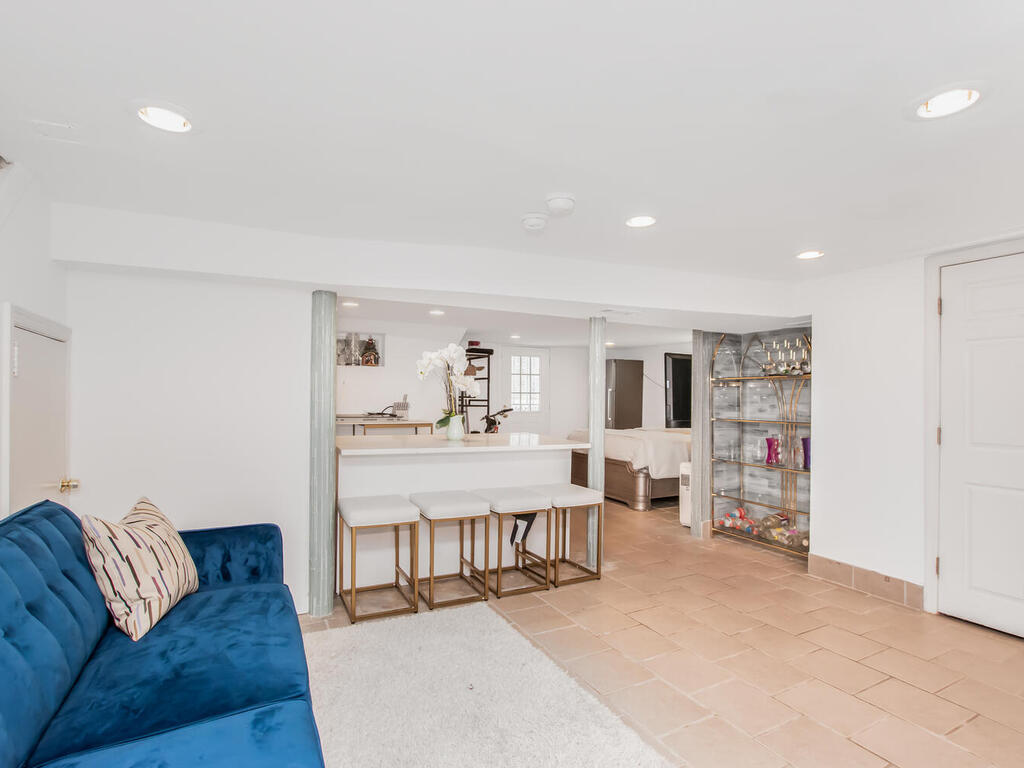 Yonkers, New York, 10704, United States, 4 Bedrooms Bedrooms, ,4 BathroomsBathrooms,Residential,For Sale,1977850