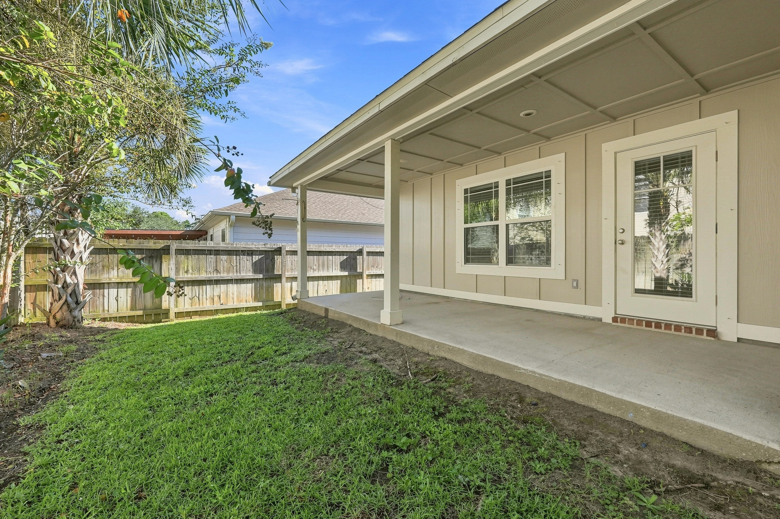  Newer Construction With Rear Yard Near Navarre Beach - 物件實景