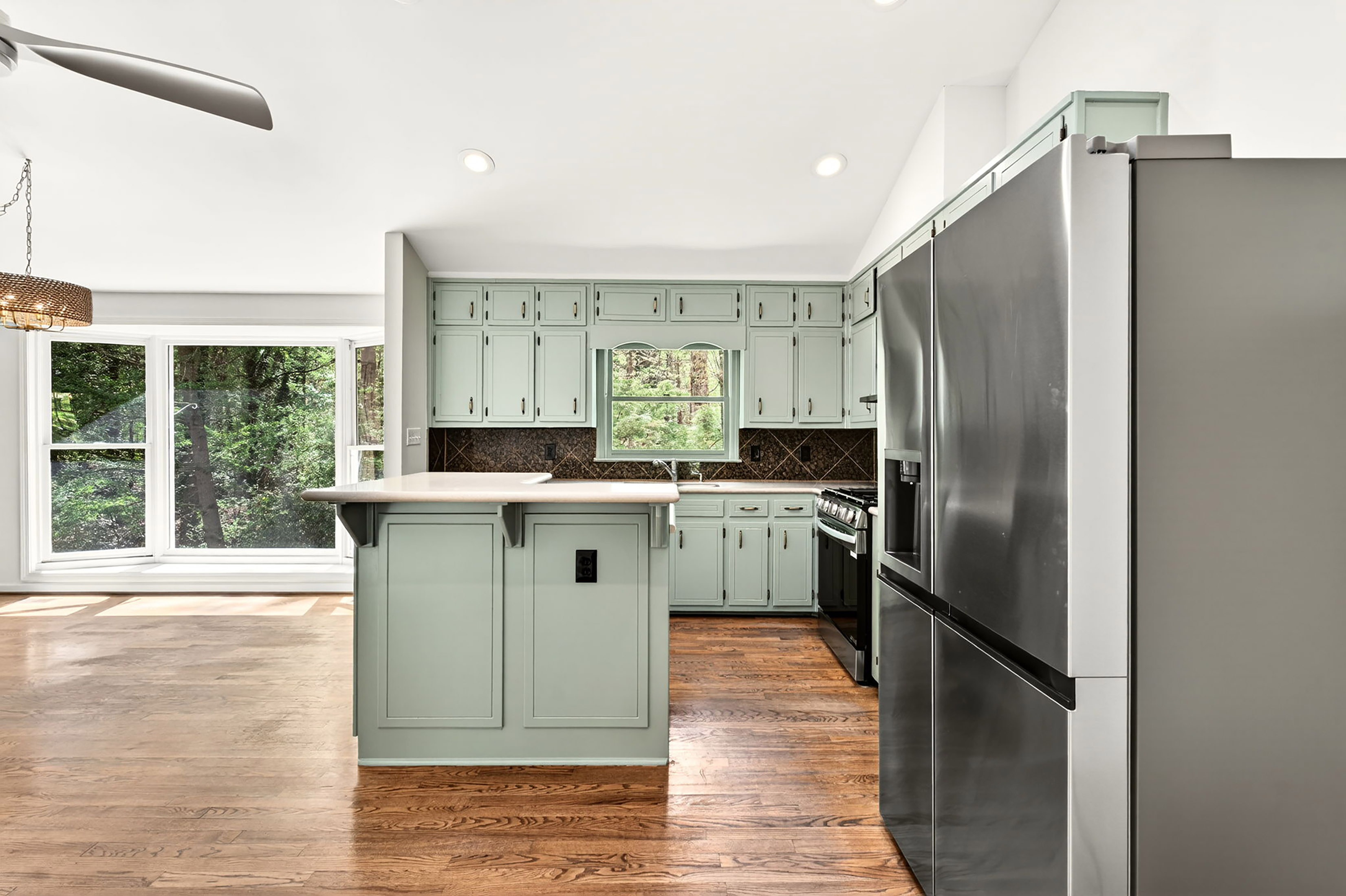  Thoughtfully Expanded and Updated Dunwoody Home on Wooded 0.82+/- Acre Lot - 物件實景