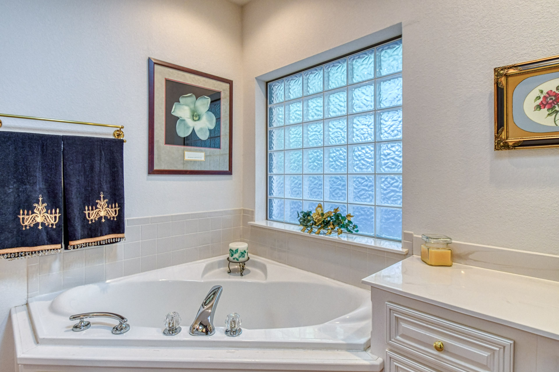 Norman, Oklahoma, 73072, United States, 4 Bedrooms Bedrooms, ,3 BathroomsBathrooms,Residential,For Sale,1967974