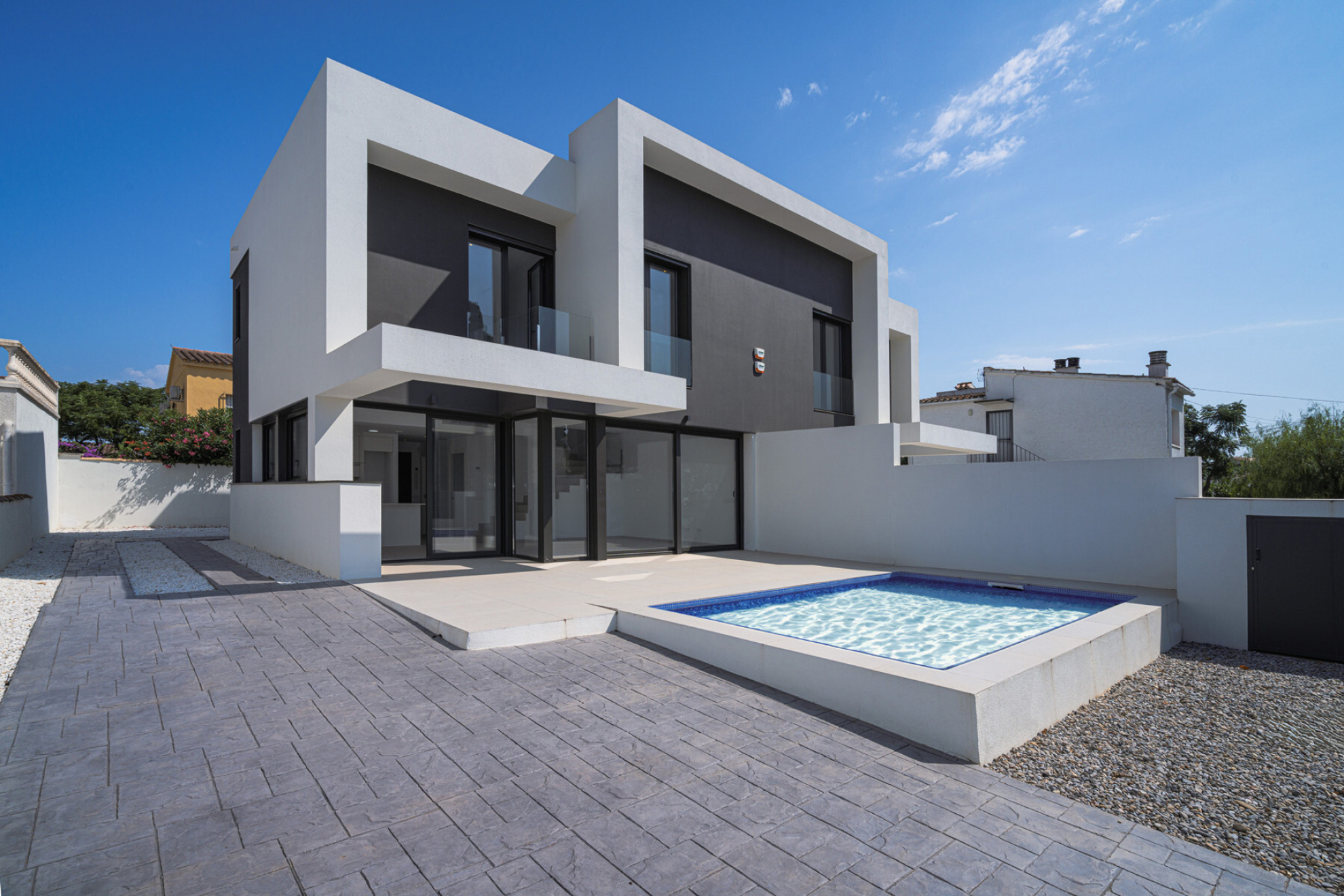  New minimalist building in Requesens - Empuriabrava - 物件實景