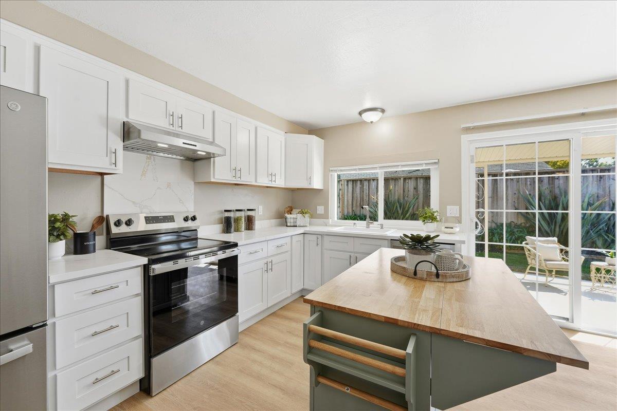 San Jose, California, 95148, United States, 4 Bedrooms Bedrooms, ,2 BathroomsBathrooms,Residential,For Sale,1988952