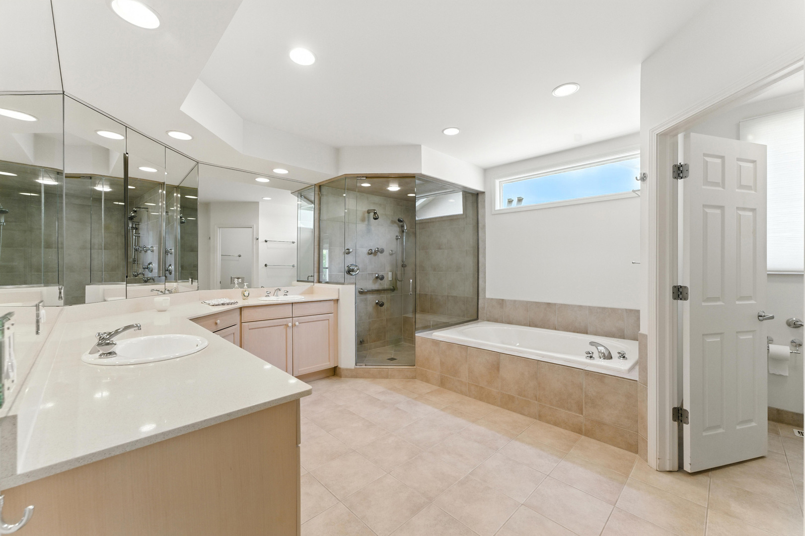 Highland Park, Illinois, 60035, United States, 4 Bedrooms Bedrooms, ,3 BathroomsBathrooms,Residential,For Sale,1912097