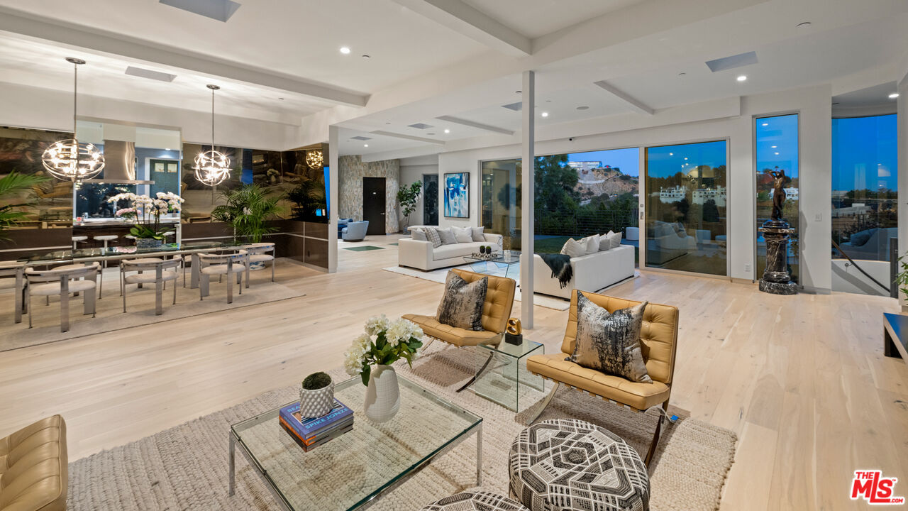 Los Angeles, California, 90069, United States, 4 Bedrooms Bedrooms, ,4 BathroomsBathrooms,Residential,For Sale,1766508