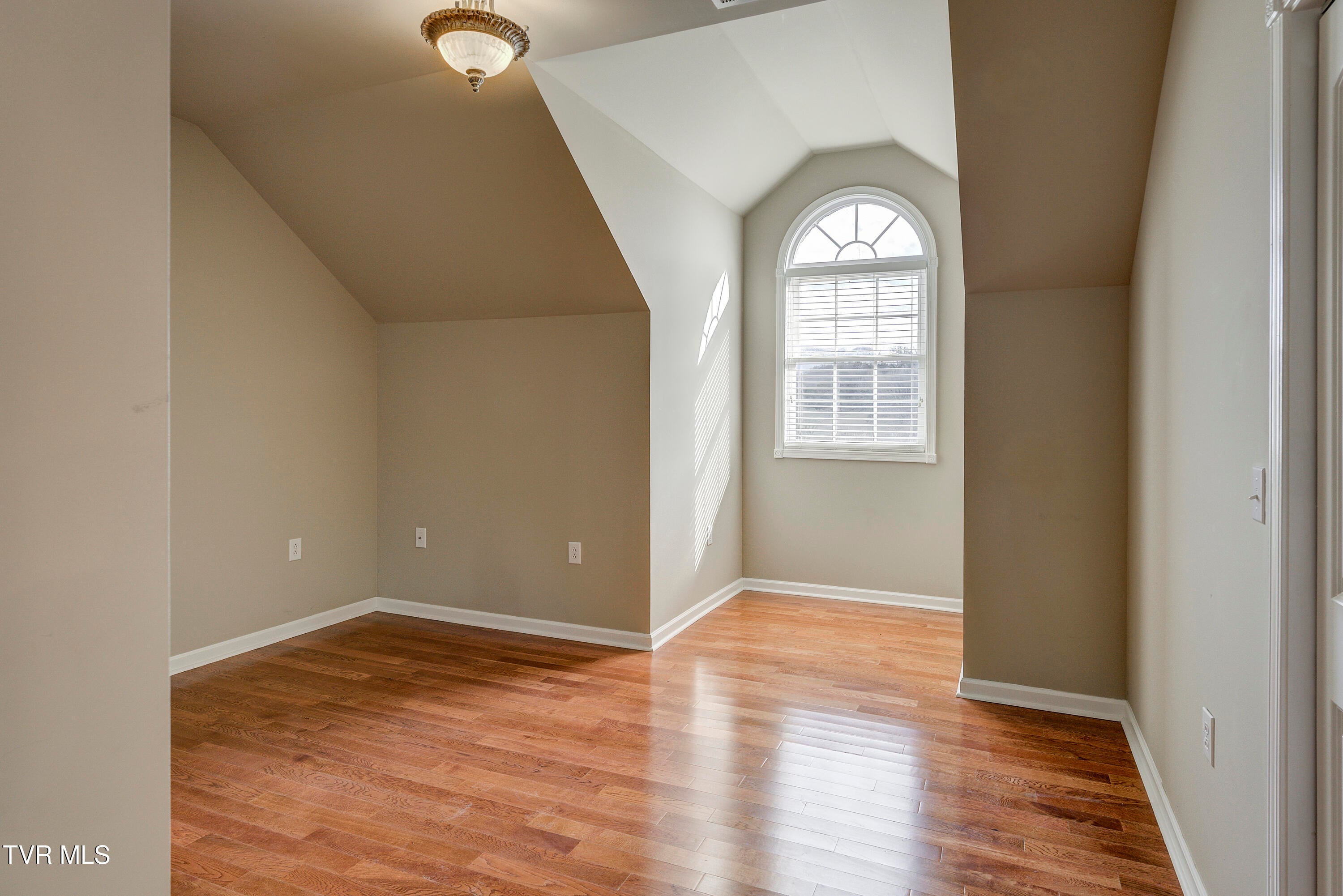 Bristol, Tennessee, 37620, United States, 4 Bedrooms Bedrooms, ,4 BathroomsBathrooms,Residential,For Sale,2001712