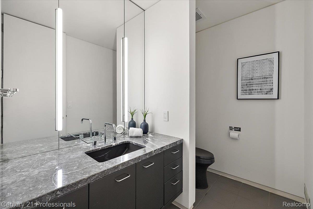 BloomfieldHills, Michigan, 48301, United States, 4 Bedrooms Bedrooms, ,5 BathroomsBathrooms,Residential,For Sale,1996516