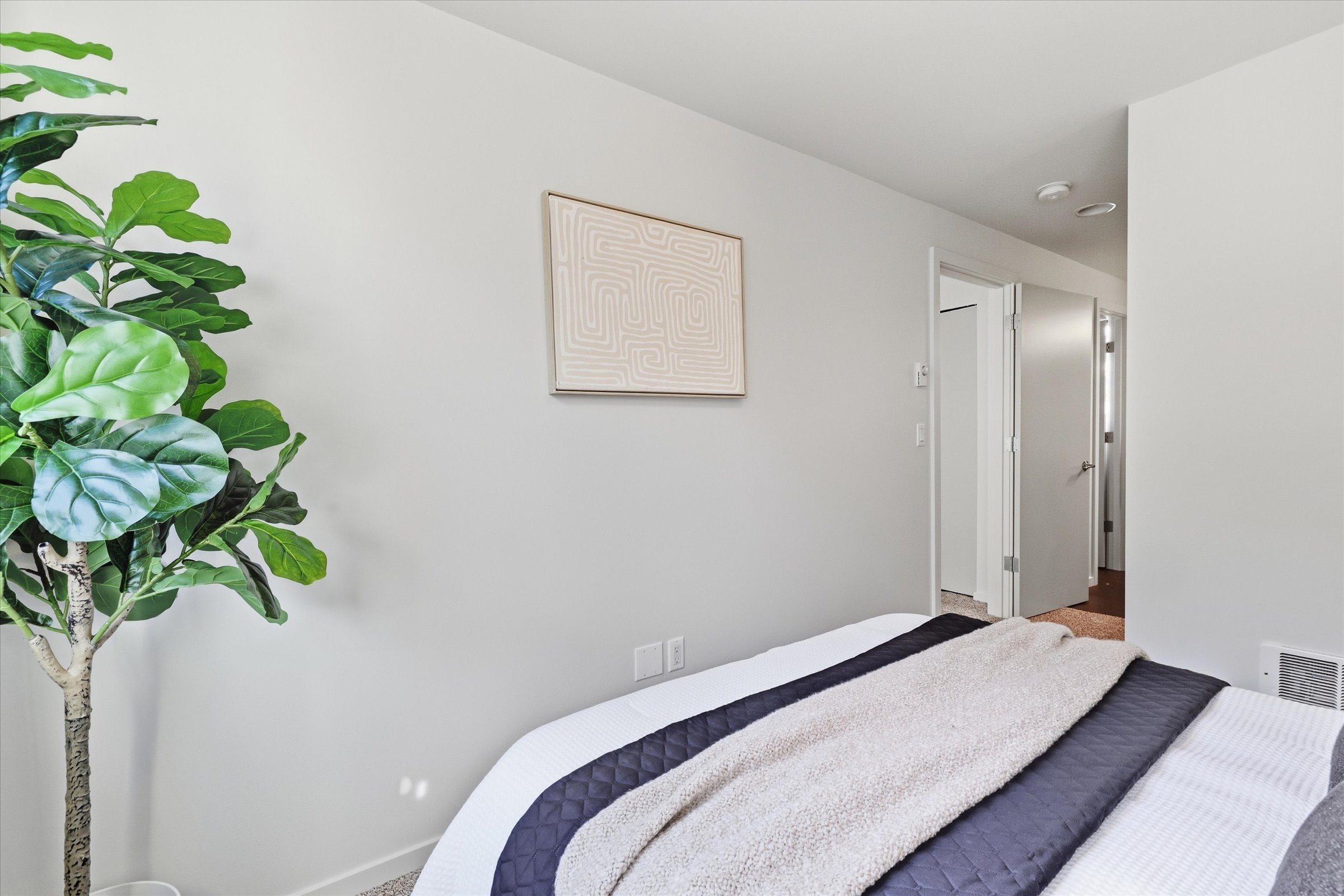  2421 Wickstrom Place SW, Seattle, WA 98116 - 物件實景