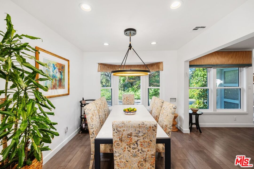 Los Angeles, California, 90034, United States, 4 Bedrooms Bedrooms, ,Residential,For Sale,1991116