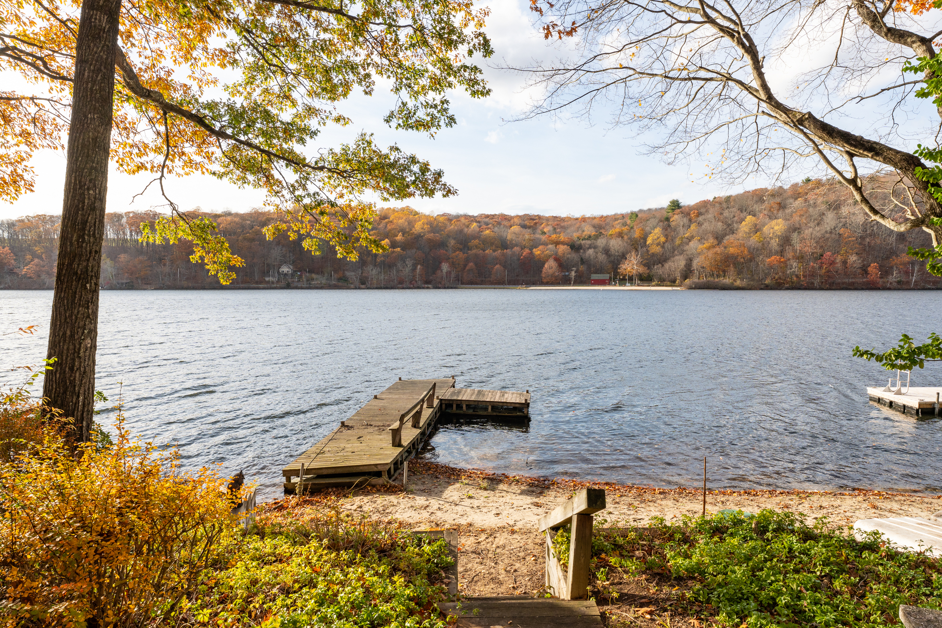 Guilford, Connecticut, 06437, United States, 3 Bedrooms Bedrooms, ,2 BathroomsBathrooms,Residential,For Sale,1994597