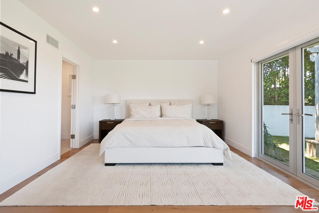 Sherman Oaks, California, 91403, United States, 3 Bedrooms Bedrooms, ,2 BathroomsBathrooms,Residential,For Sale,1940952