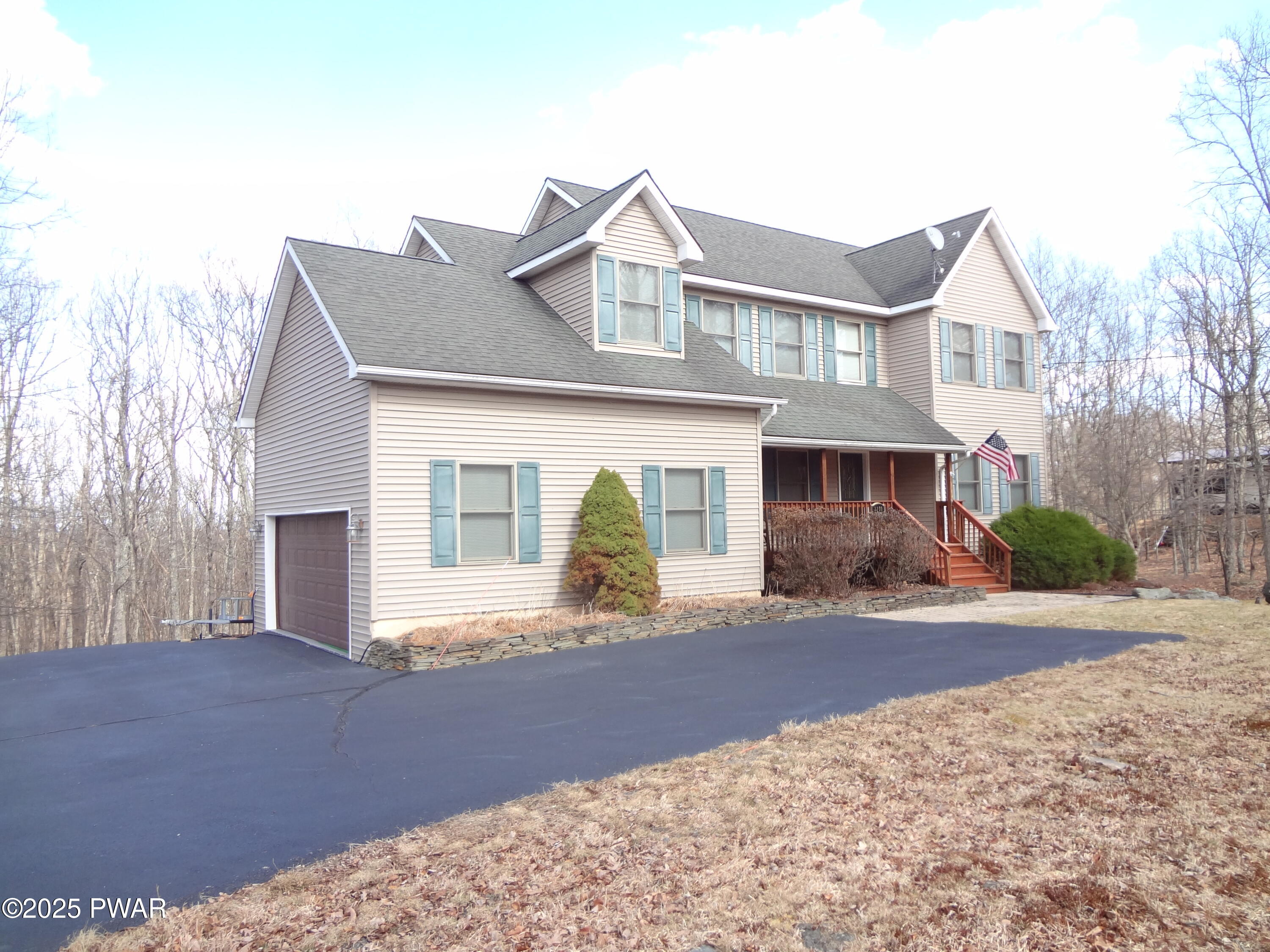 Hawley, Pennsylvania, 18428, United States, 4 Bedrooms Bedrooms, ,3 BathroomsBathrooms,Residential,For Sale,1983271