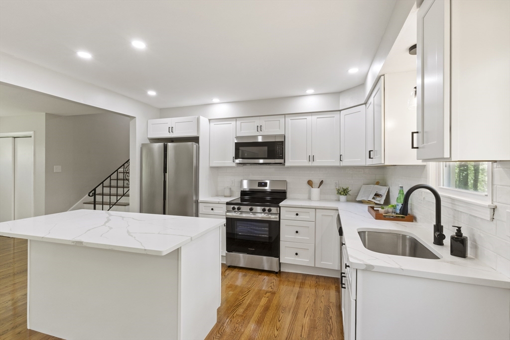 Mansfield, Massachusetts, 02048, United States, 4 Bedrooms Bedrooms, ,2 BathroomsBathrooms,Residential,For Sale,1942588