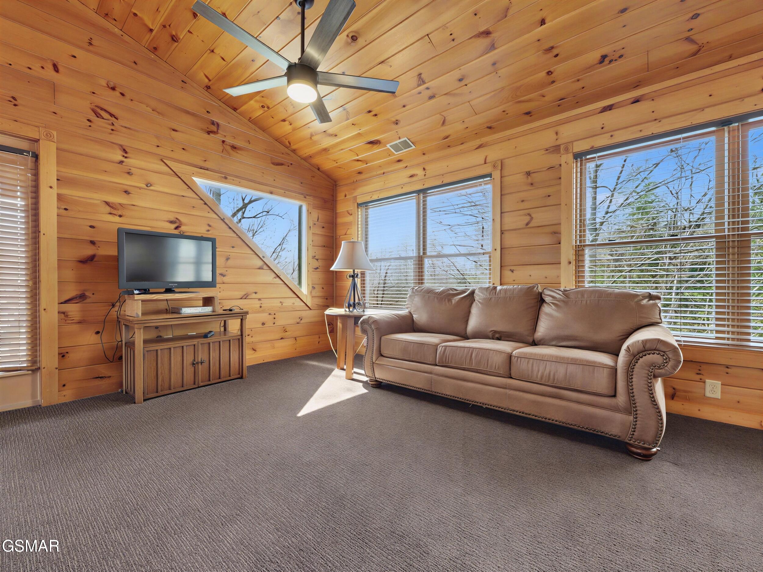 Gatlinburg, Tennessee, 37738, United States, 2 Bedrooms Bedrooms, ,3 BathroomsBathrooms,Residential,For Sale,2024380