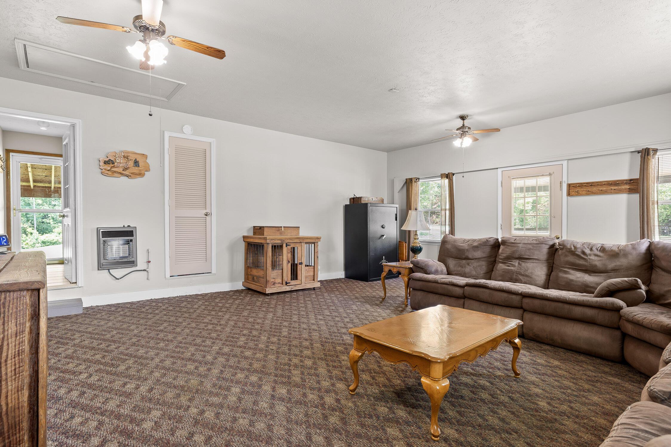 Ringgold, Georgia, 30736, United States, 6 Bedrooms Bedrooms, ,4 BathroomsBathrooms,Residential,For Sale,1927456