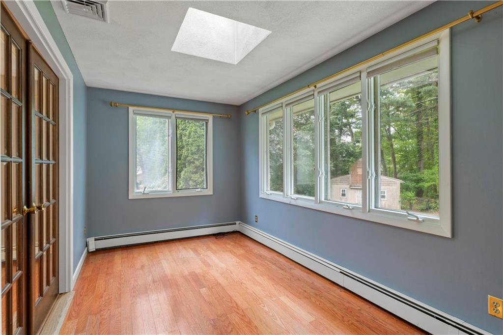 North Smithfield, Rhode Island, 02896, United States, 3 Bedrooms Bedrooms, ,3 BathroomsBathrooms,Residential,For Sale,1870589