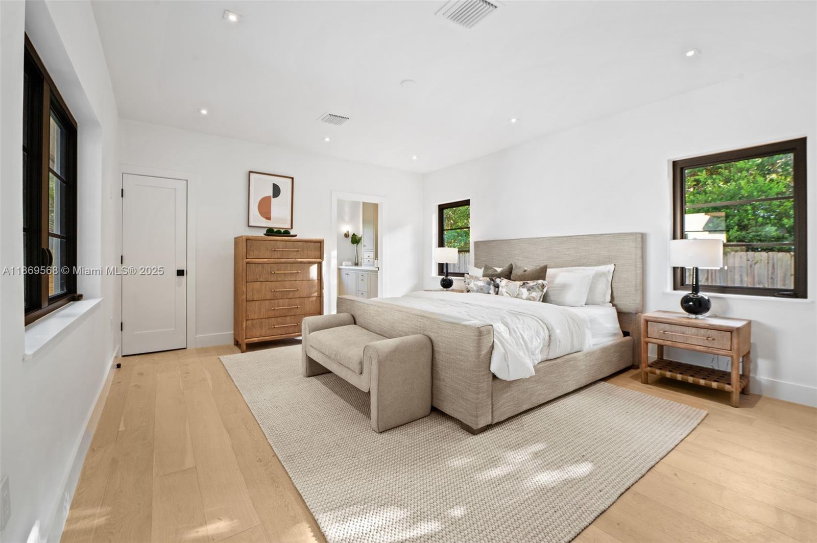 Miami, Florida, 33143, United States, 4 Bedrooms Bedrooms, ,4 BathroomsBathrooms,Residential,For Sale,1933110