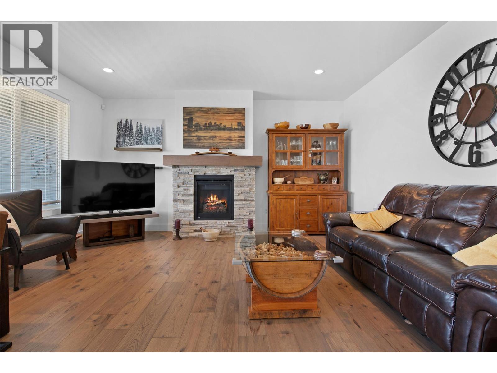 KELOWNA, British Columbia, V1P 1T8, CA, 3 Bedrooms Bedrooms, ,3 BathroomsBathrooms,Residential,For Sale,1947408