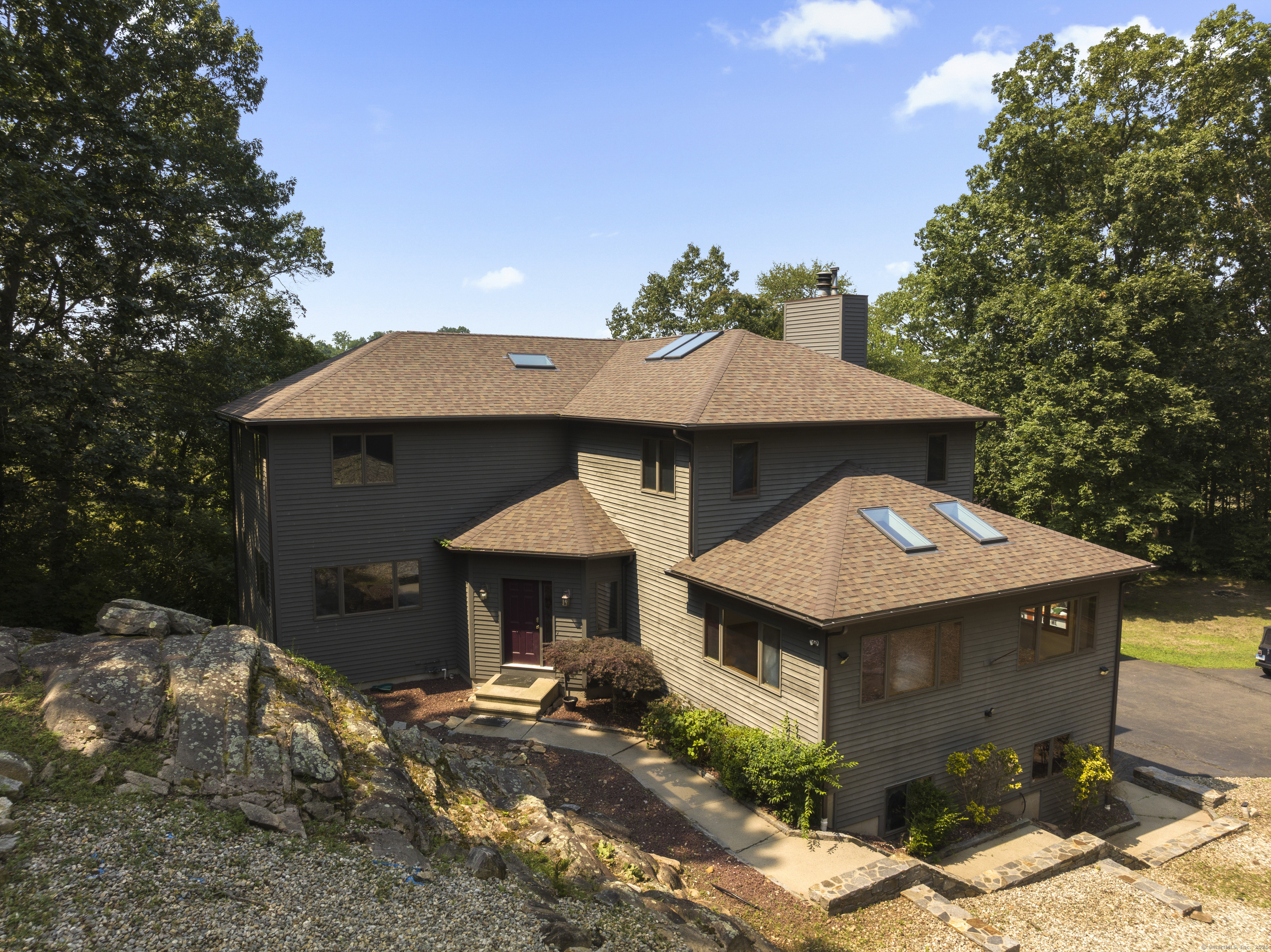 Branford, Connecticut, 06405, United States, 3 Bedrooms Bedrooms, ,3 BathroomsBathrooms,Residential,For Sale,1912319