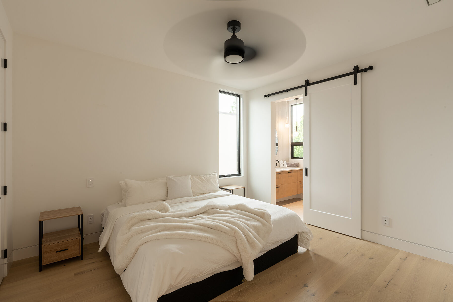  Luxury on the Abbott Corridor - 物件實景