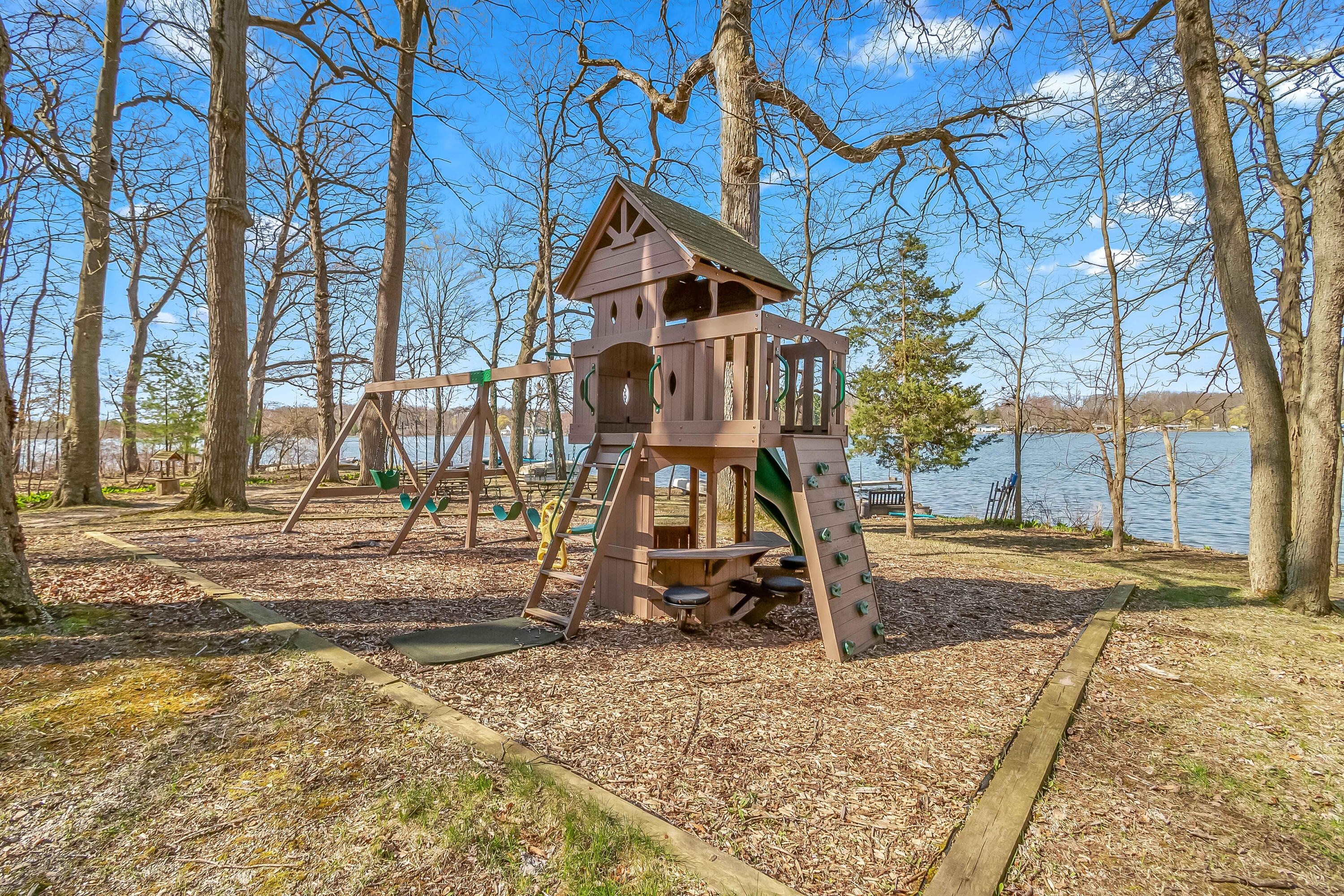 Hillsdale, Michigan, 49242, United States, 5 Bedrooms Bedrooms, ,3 BathroomsBathrooms,Residential,For Sale,1980121