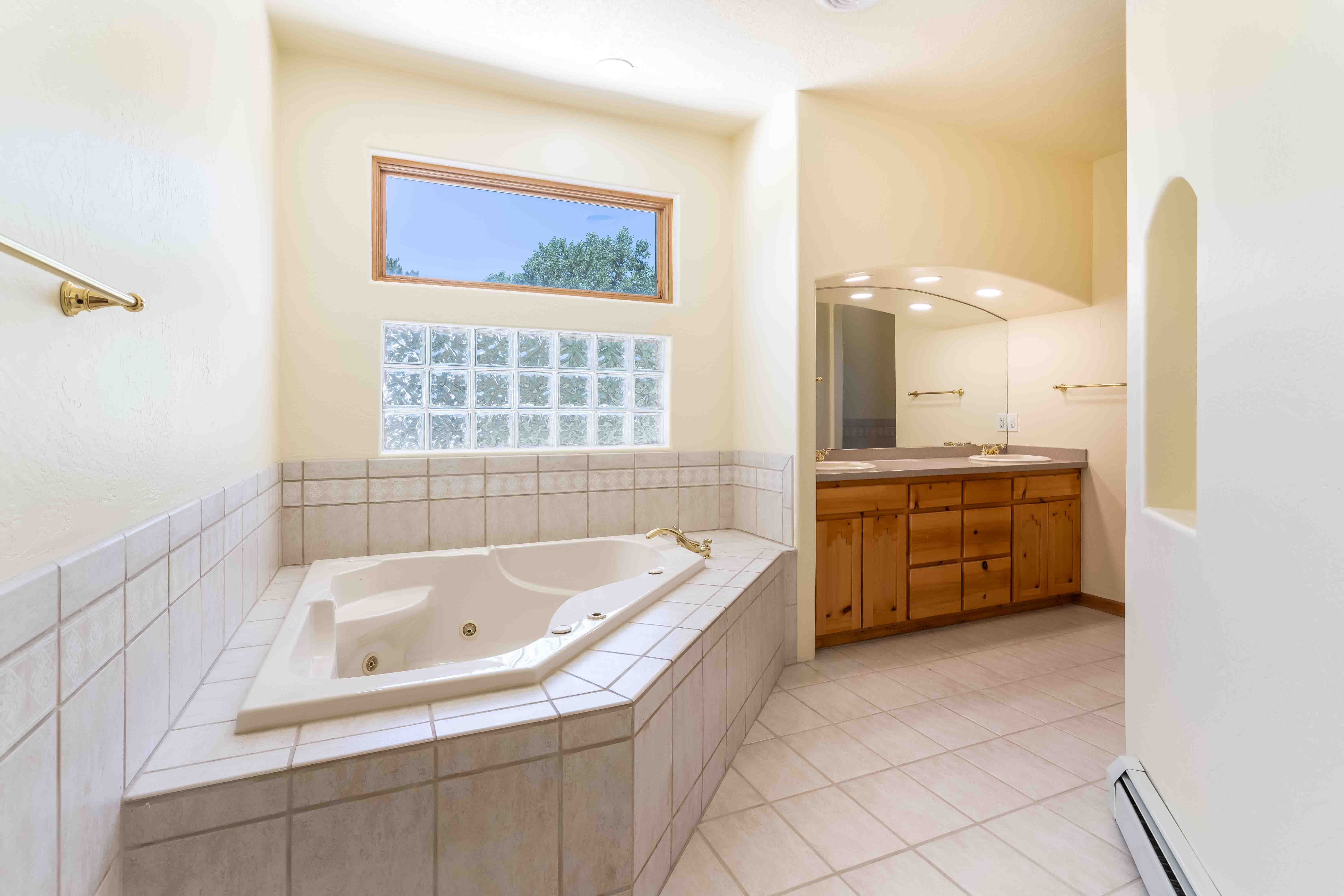 Aztec, New Mexico, 87410, United States, 4 Bedrooms Bedrooms, ,3 BathroomsBathrooms,Residential,For Sale,1974220