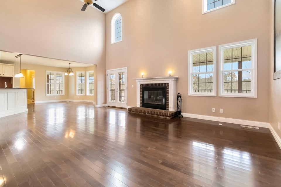 Dunnville, Kentucky, 42528, United States, 6 Bedrooms Bedrooms, ,5 BathroomsBathrooms,Residential,For Sale,1998018