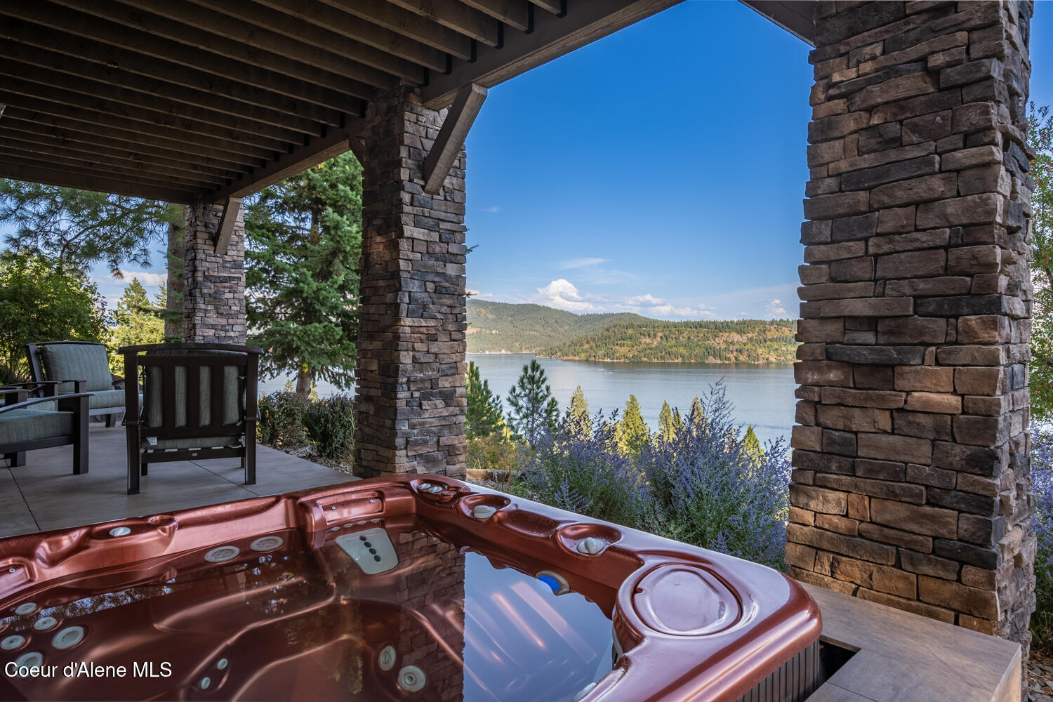 Coeur d'Alene, Idaho, 83814, United States, 4 Bedrooms Bedrooms, ,4 BathroomsBathrooms,Residential,For Sale,1909432
