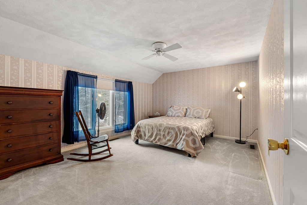 Haverhill, Massachusetts, 01830, United States, 2 Bedrooms Bedrooms, ,3 BathroomsBathrooms,Residential,For Sale,2001775