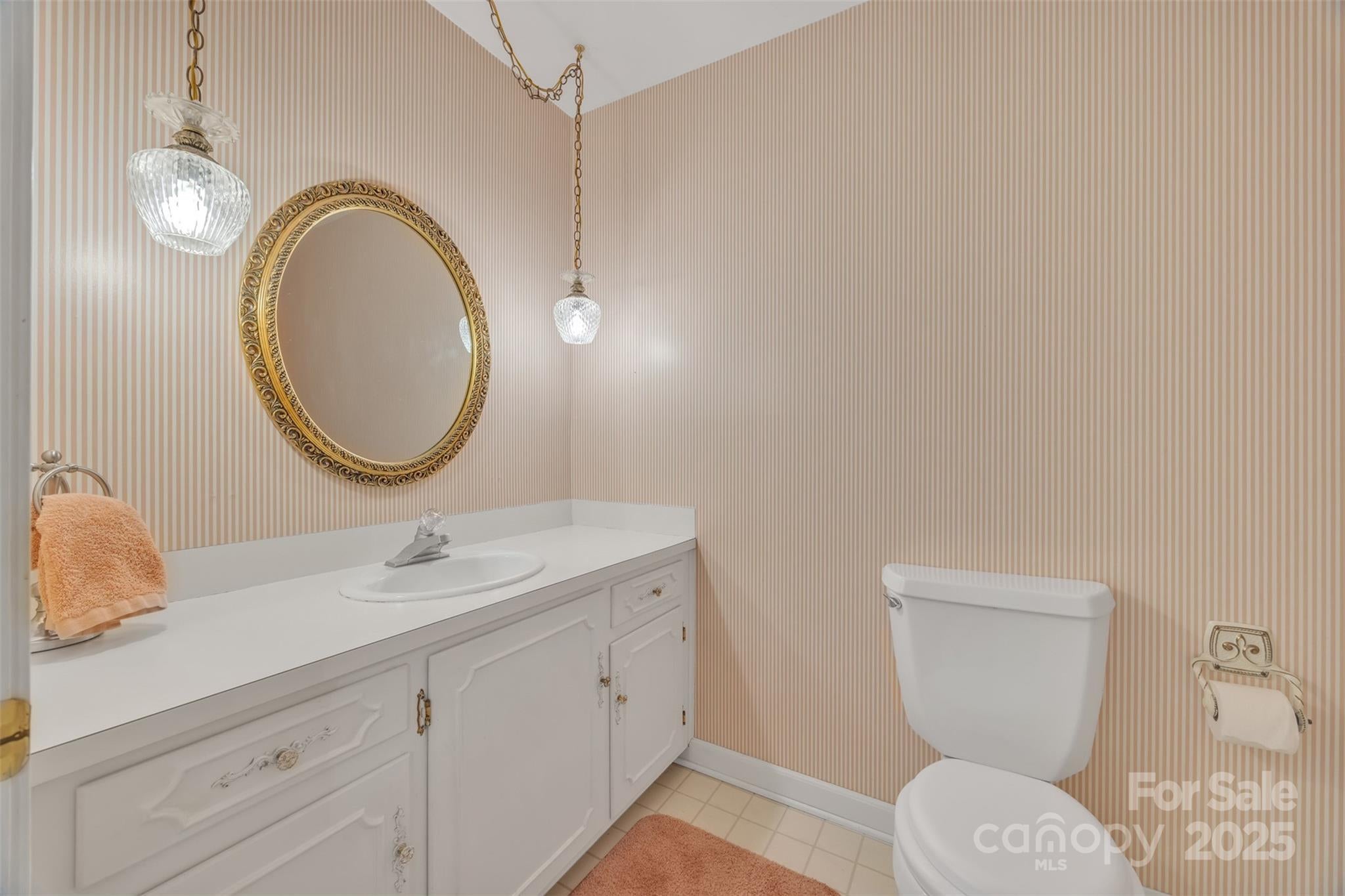 Hickory, North Carolina, 28601, United States, 5 Bedrooms Bedrooms, ,5 BathroomsBathrooms,Residential,For Sale,1941000